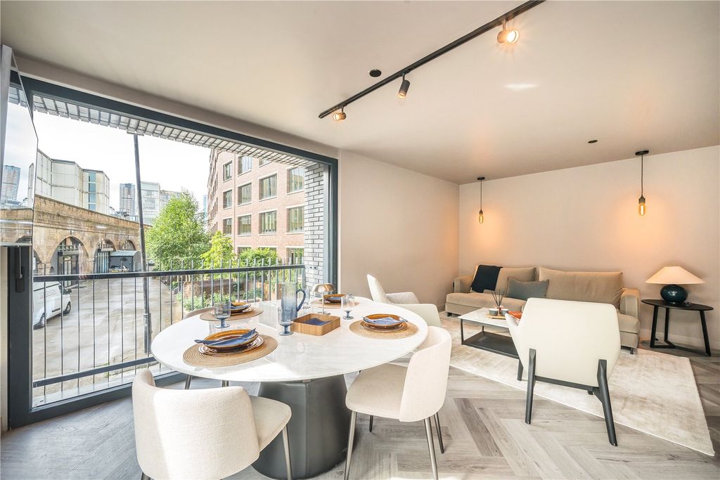 Property photo 1 of 11 Dining Area