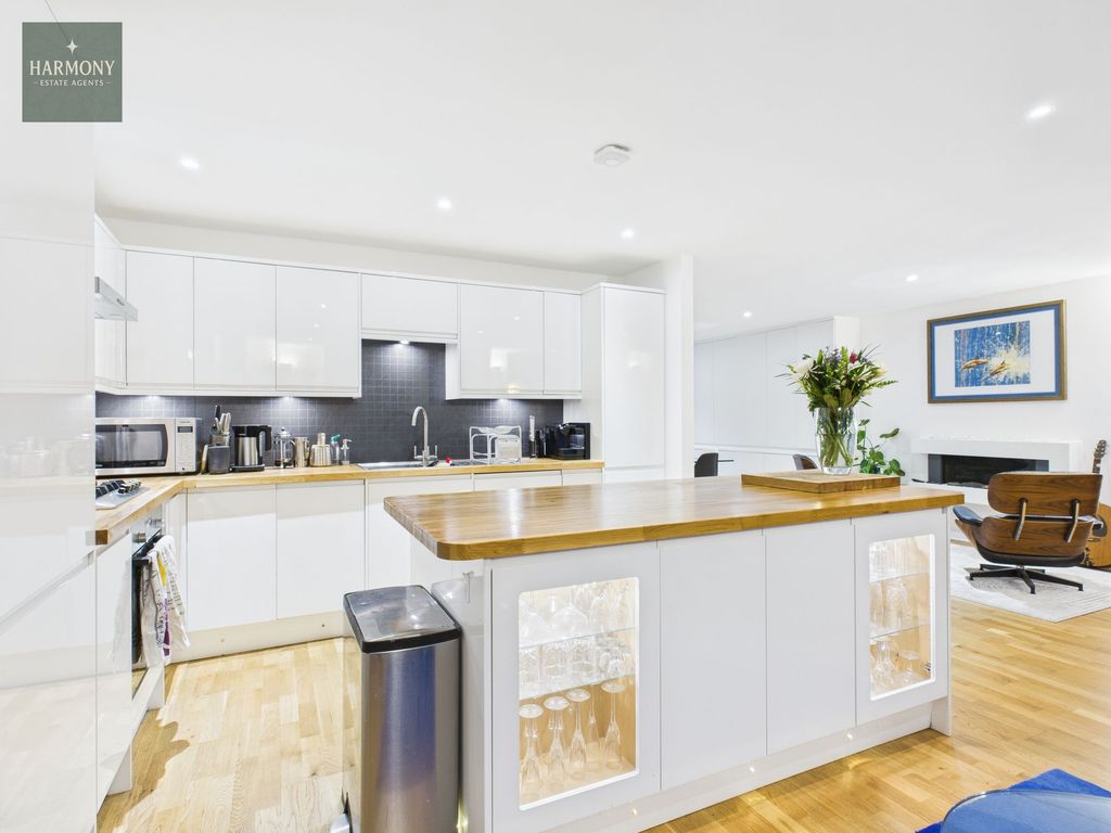 Property photo 2 of 21 Kitchen