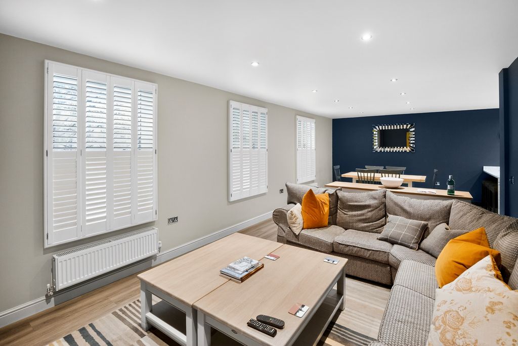 Additional image 5 of 3 bed flat for saleLower Bridge Street, Chester CH1