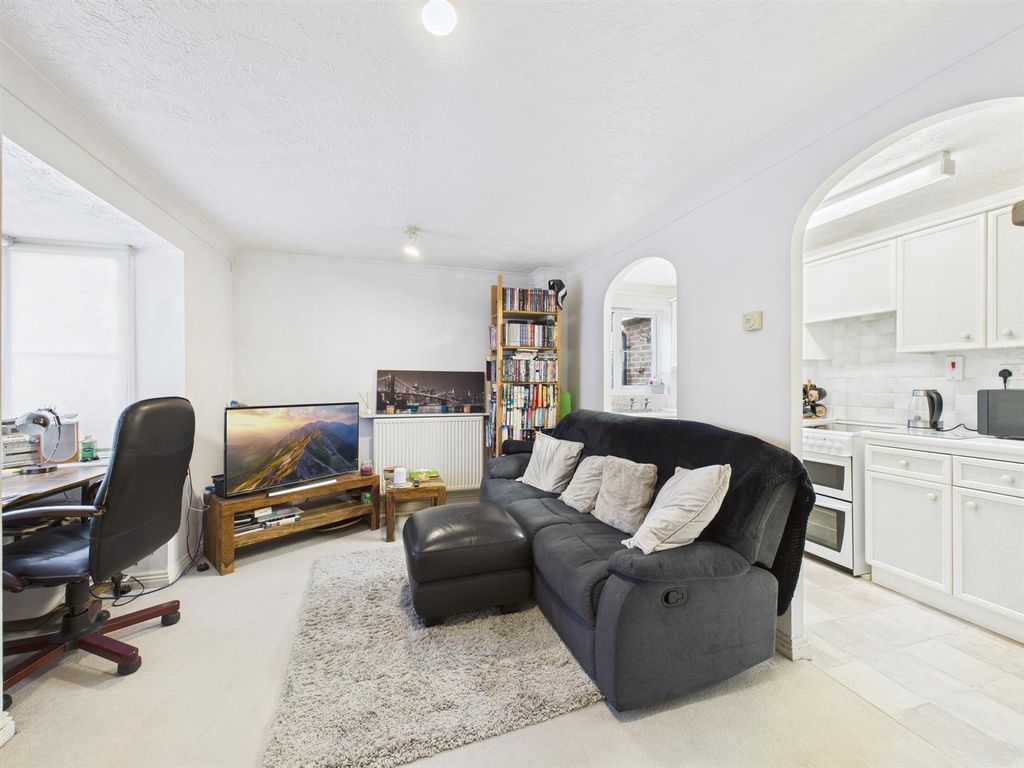 Property photo 3 of 8 Cam02435G0-Pr0135-Still008.Jpg