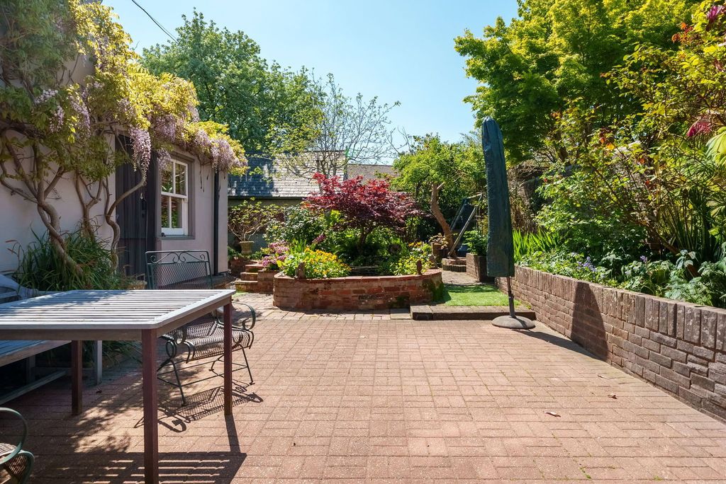 Property photo 3 of 27
