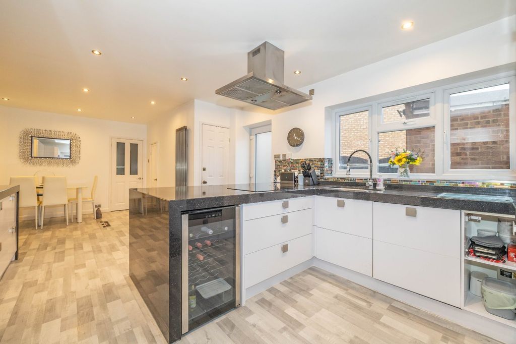 Property photo 3 of 23 Picture 3