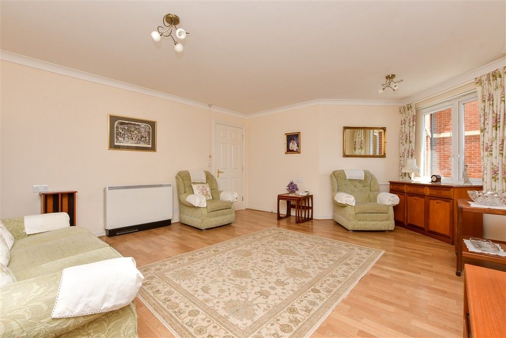 Property photo 2 of 12 Lounge