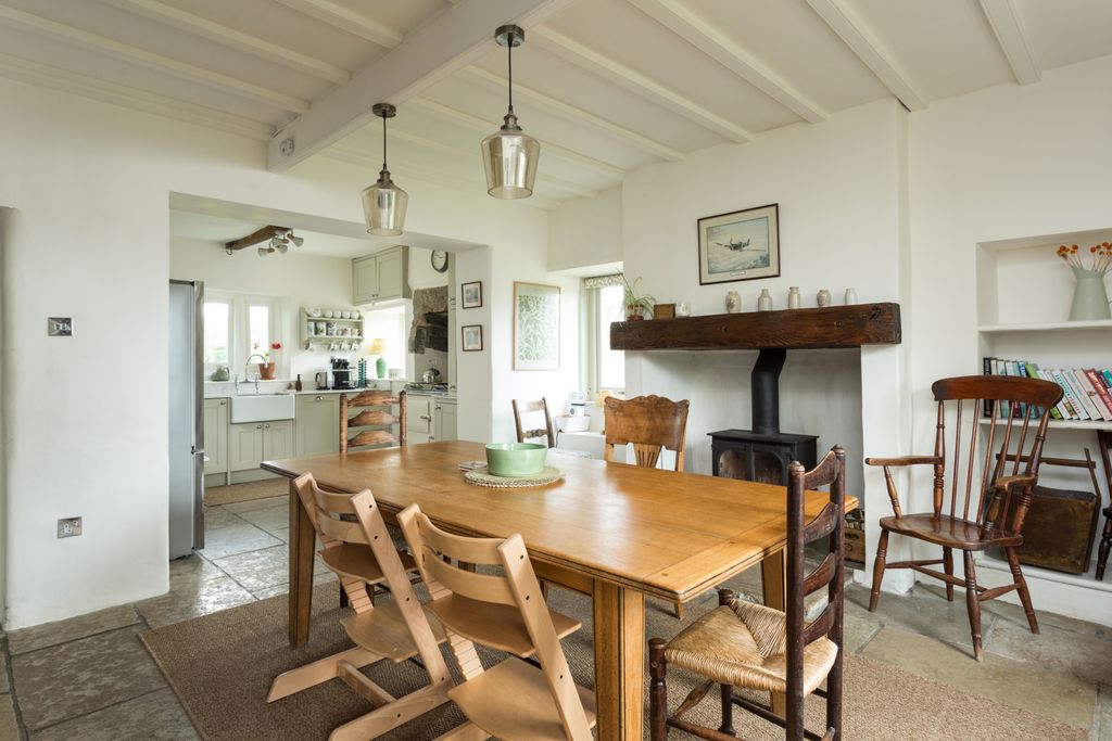 Property photo 3 of 27 Dining Area