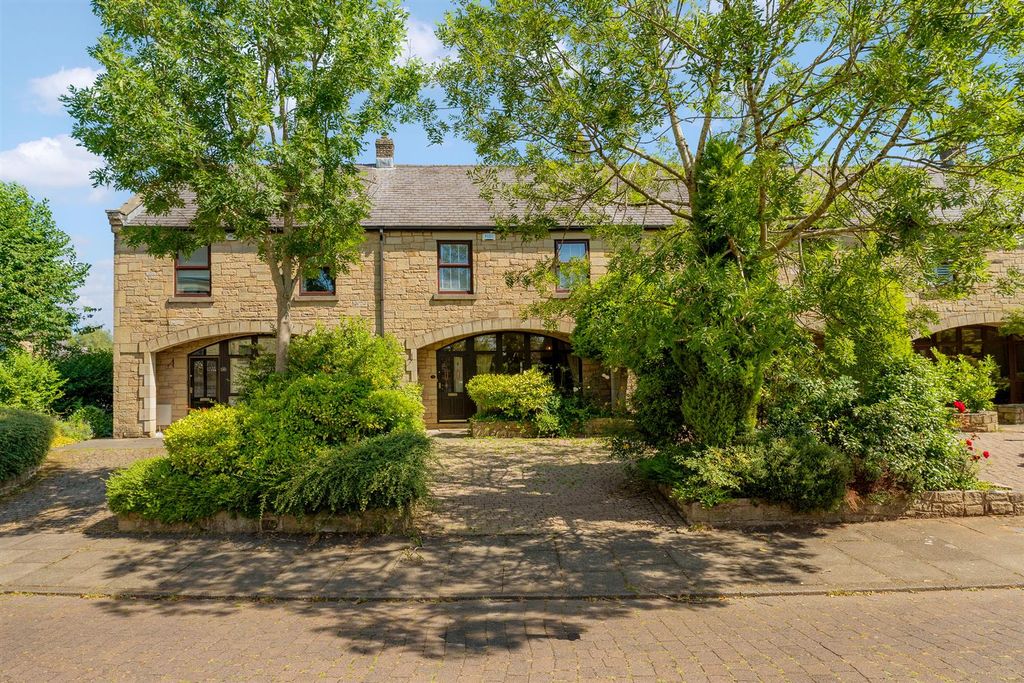 Property photo 2 of 18