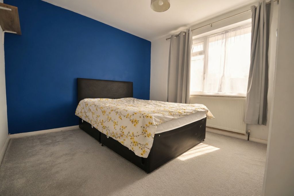 Property photo 3 of 8 Zpetn