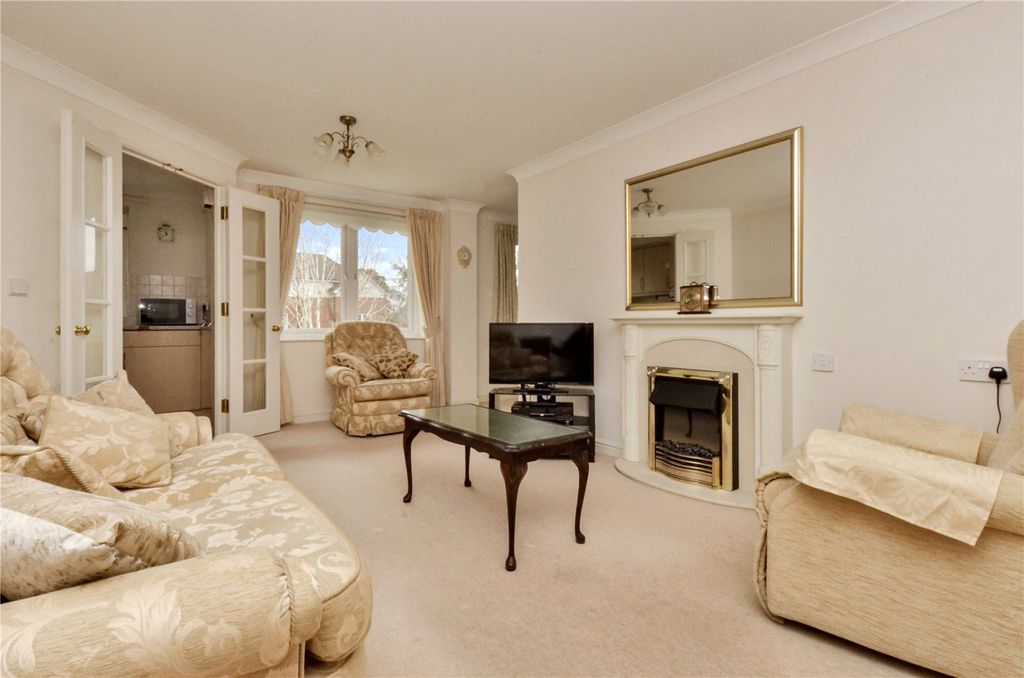 Property photo 2 of 15 Lounge