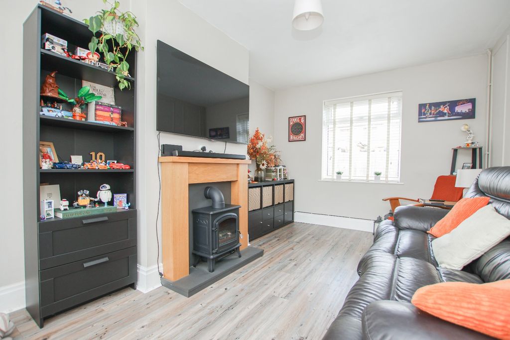 Property photo 3 of 12 4542473