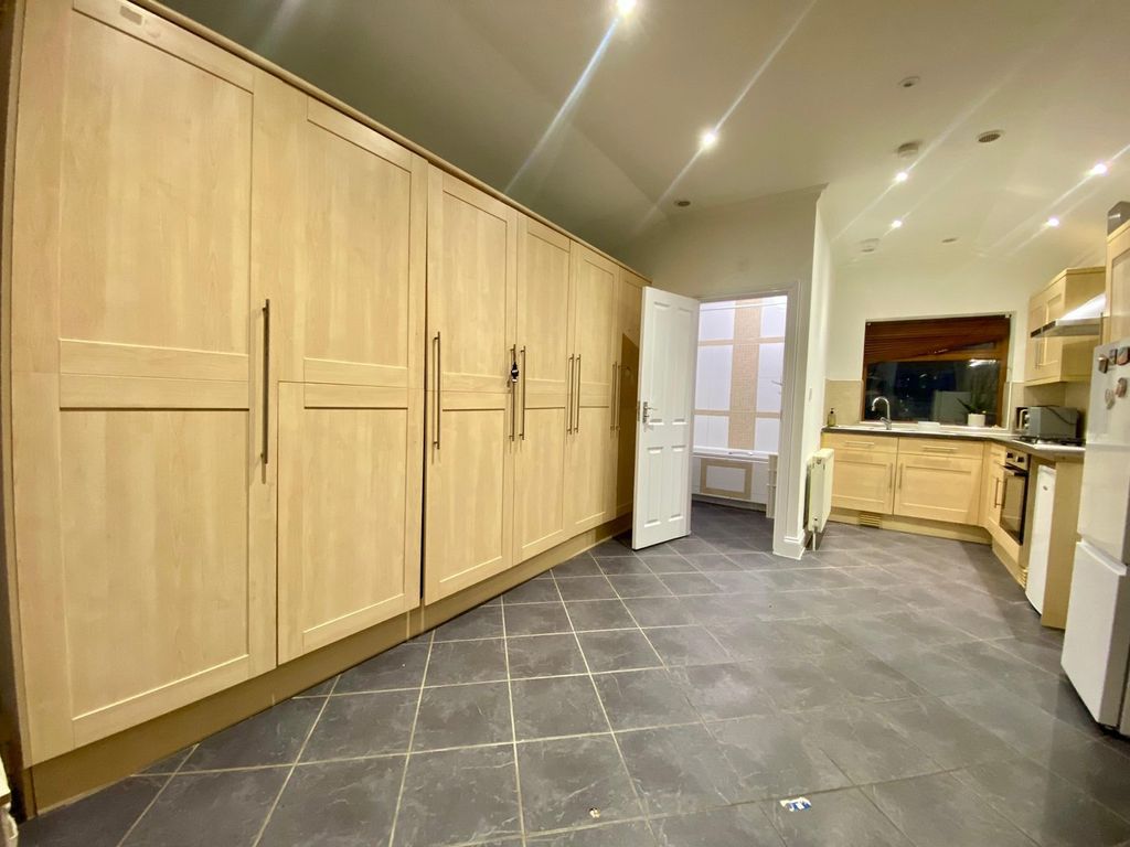 Property photo 2 of 5 Studio Flat