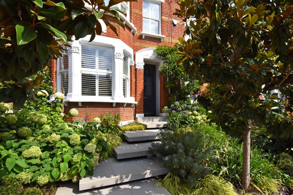 Property photo 3 of 43