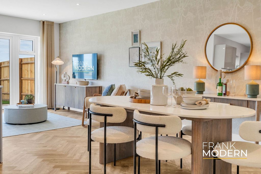 Property photo 2 of 61 Kitchen / Diner