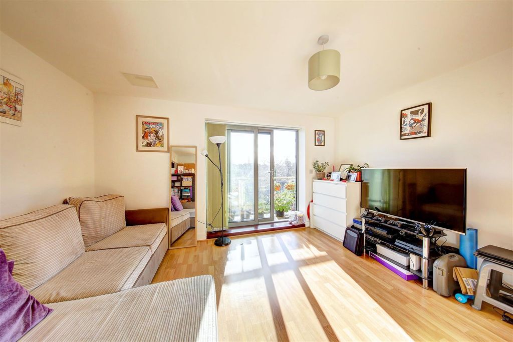 Property photo 1 of 10 71_Fitzgerald_House_St_Georges_Grove_Rec.Jpg