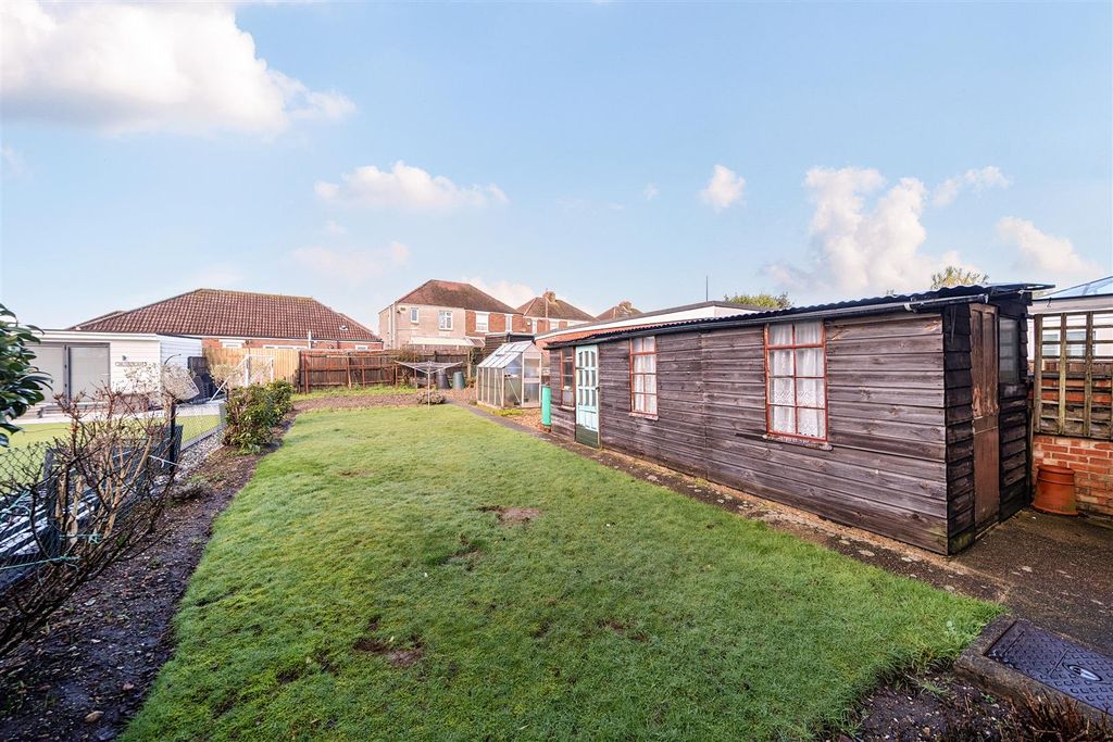 Property photo 2 of 15 Garden