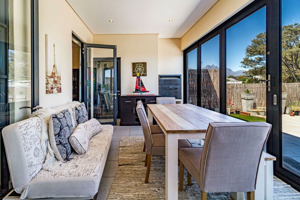 Property photo 2 of 35 St1721179