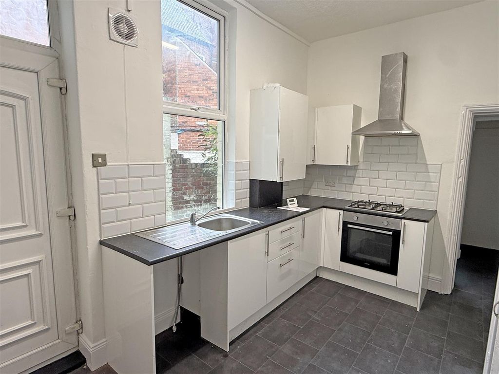 Property photo 3 of 6 Kitchen.Jpg