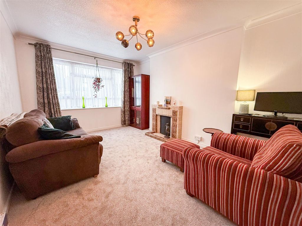 Property photo 2 of 14 Lounge