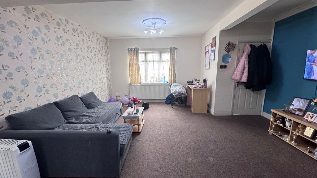 Property photo 2 of 21