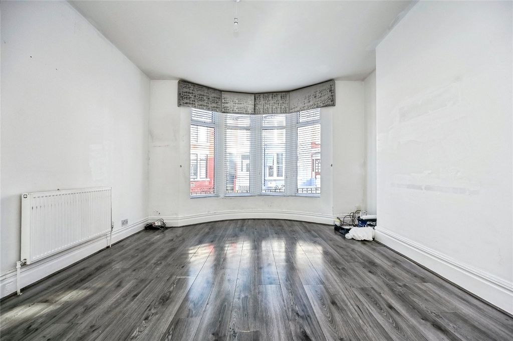 Property photo 3 of 18 Picture No. 05