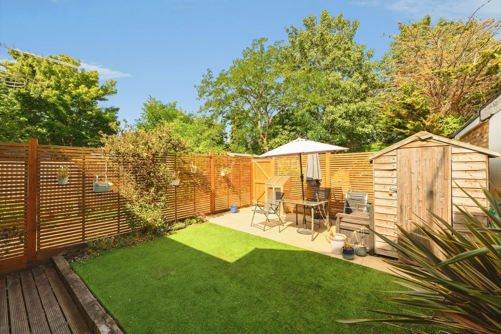 Property photo 2 of 17 Picture No. 15