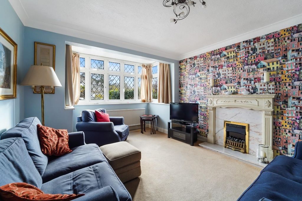 Property photo 2 of 20 Glenwood Road (10).Jpg