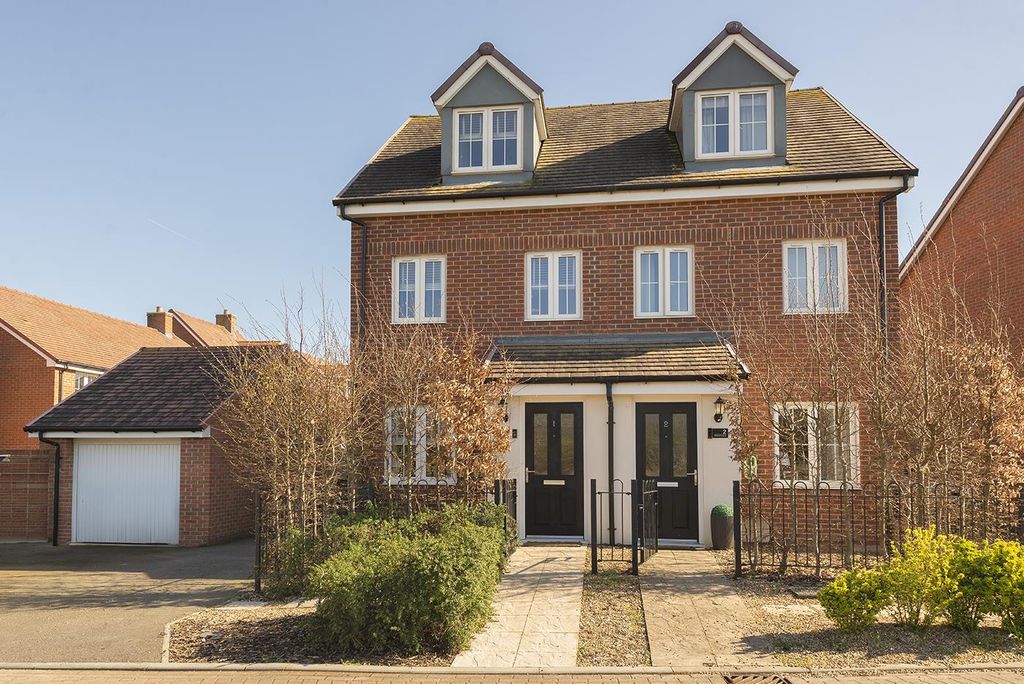 Property photo 1 of 19 1Bloxham02.Jpg