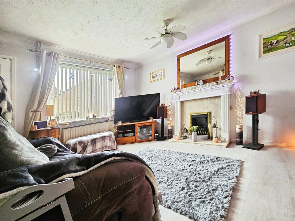 Property photo 2 of 19 Picture No. 27