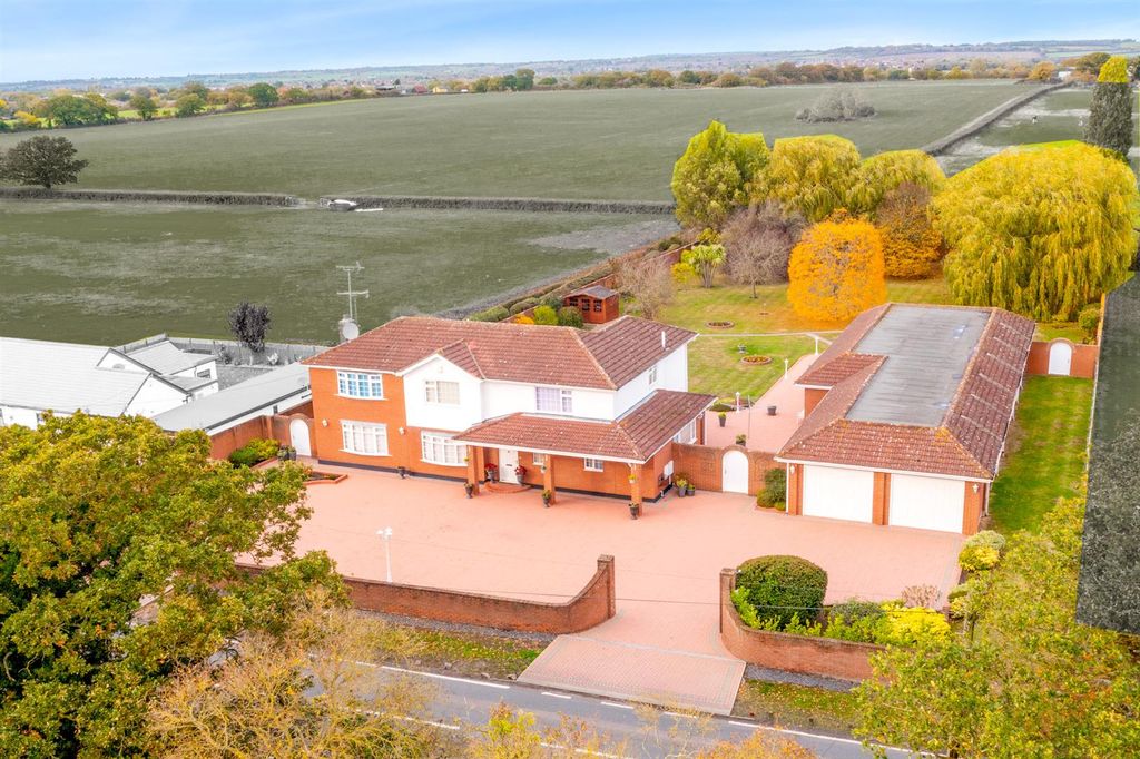 Property photo 2 of 34