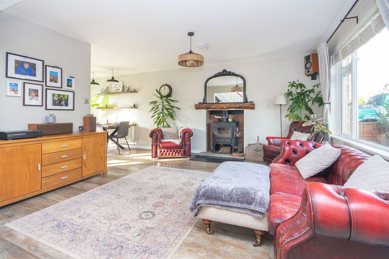 Property photo 3 of 15 Lounge