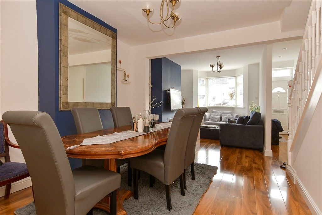 Property photo 3 of 11 Dining Area