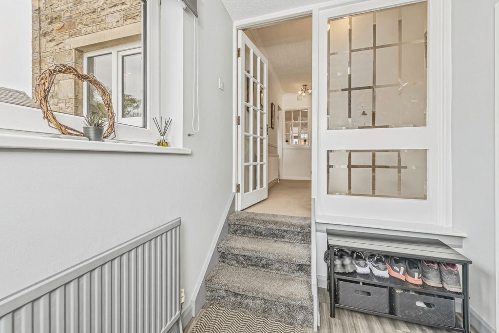 Property photo 2 of 23 Entrance Porch