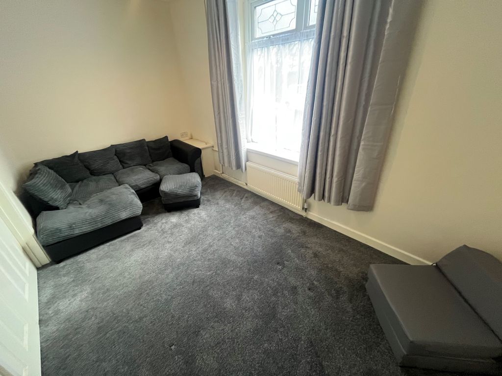 Property photo 2 of 10 Living Room