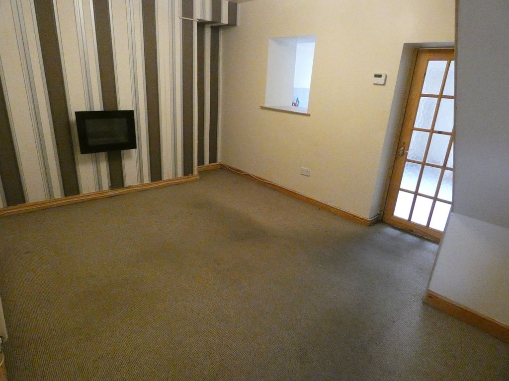 Property photo 2 of 10 Rear Lounge