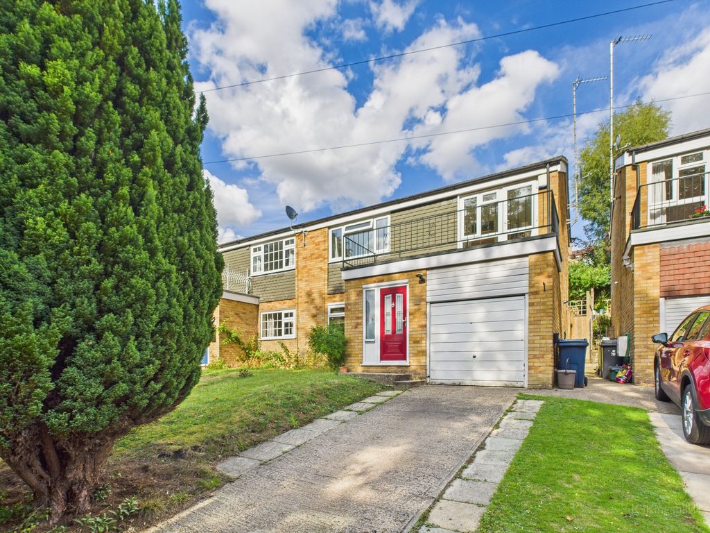 Property photo 1 of 19 Cam02136G0-Pr0463-Still024