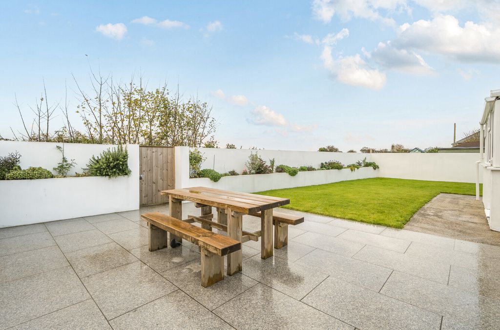 Property photo 3 of 20 3 - 1368944-17-68F776...