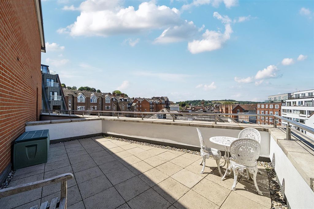 Property photo 1 of 15 Roof Terrace