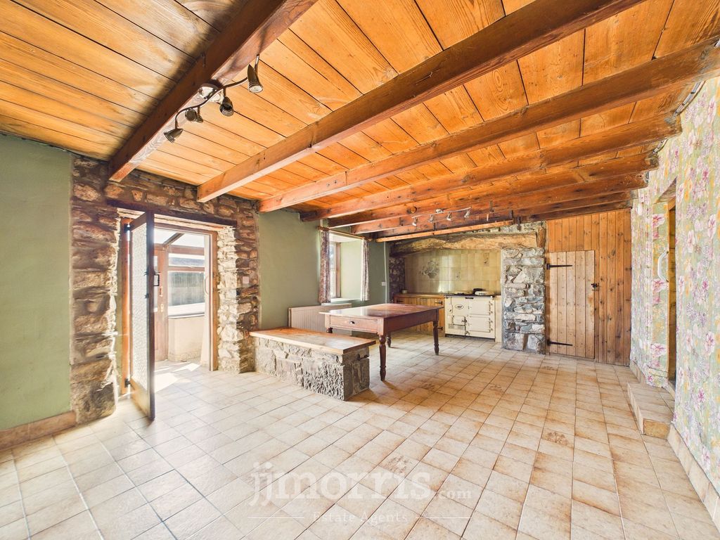 Property photo 2 of 40