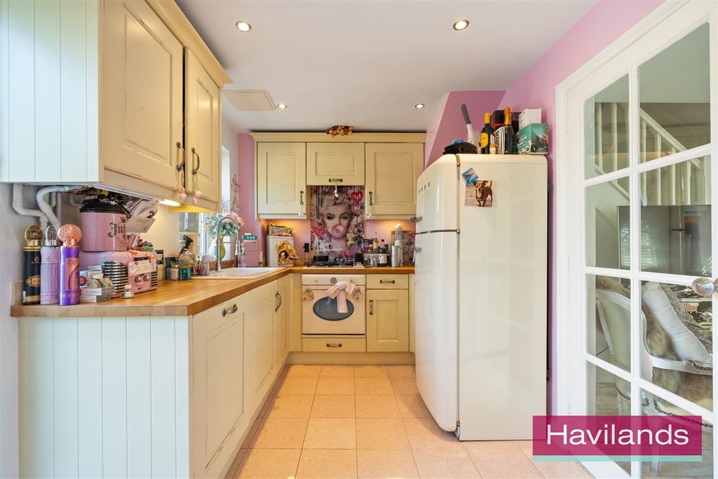 Property photo 3 of 23 Laidlaw Drive-17.Jpg