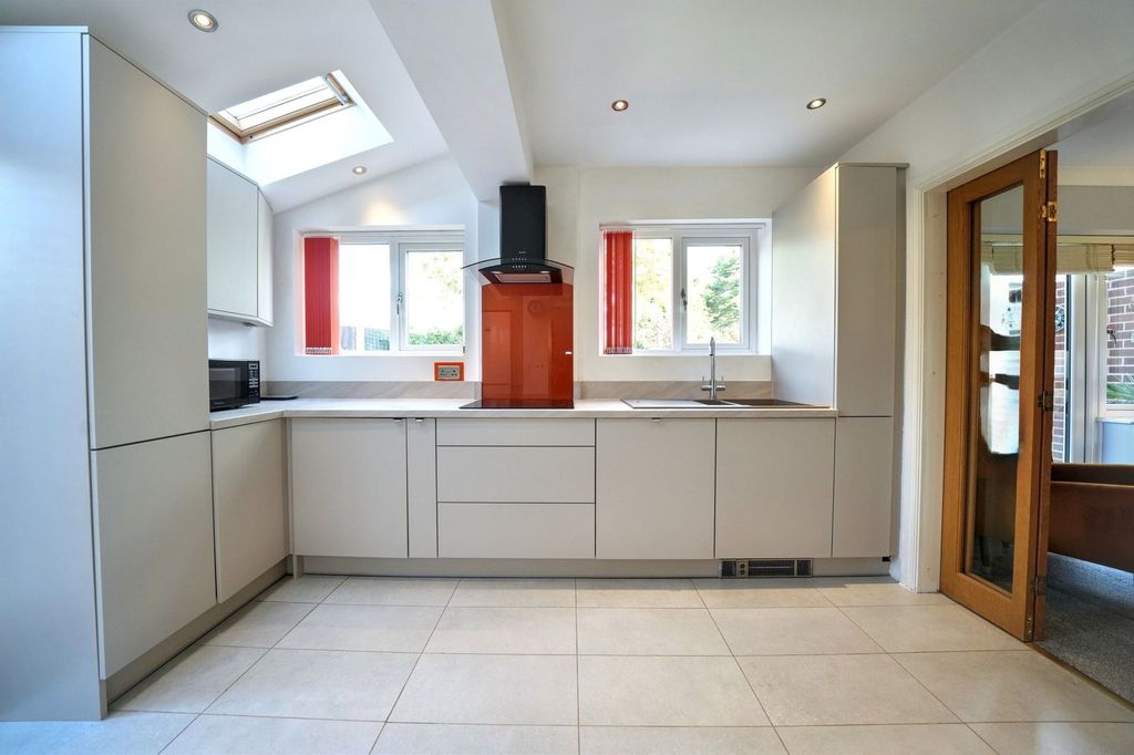 Property photo 3 of 24