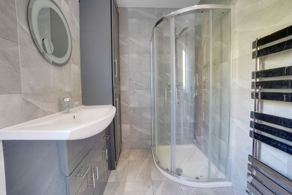 Property photo 3 of 25