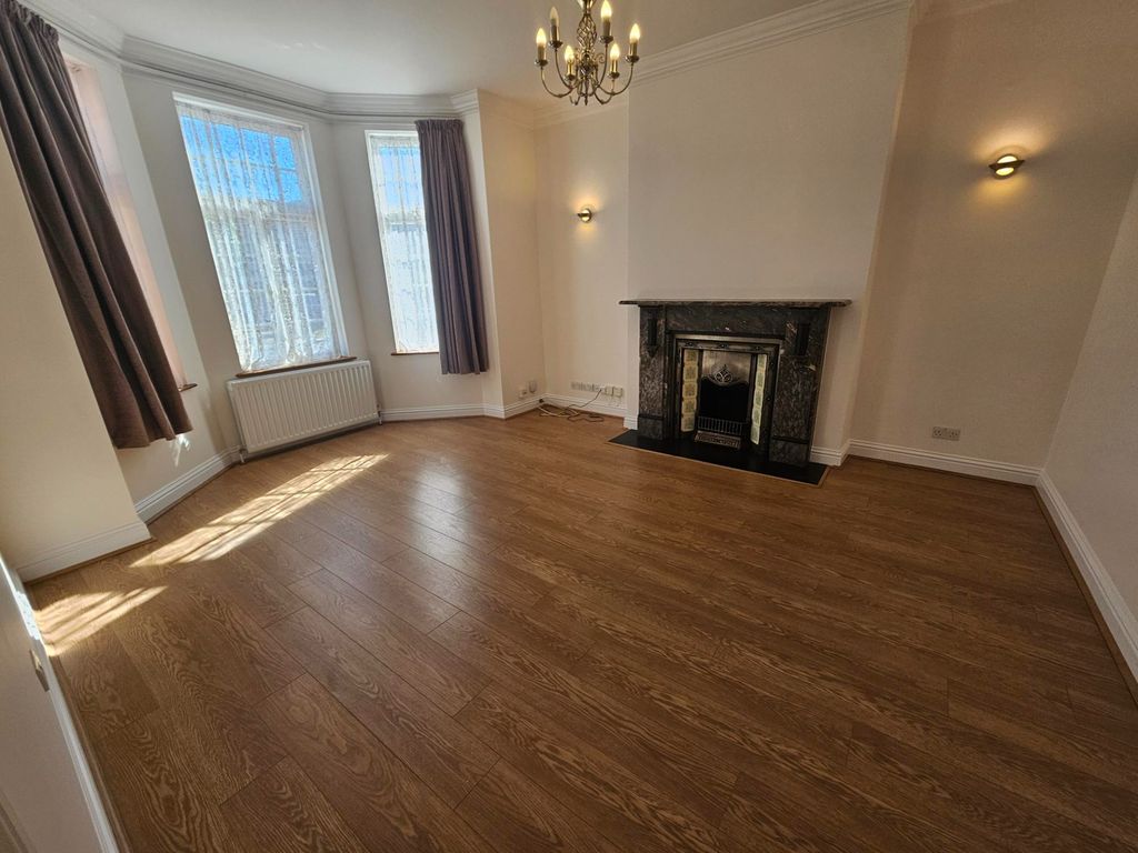 Property photo 2 of 9 Photo 2