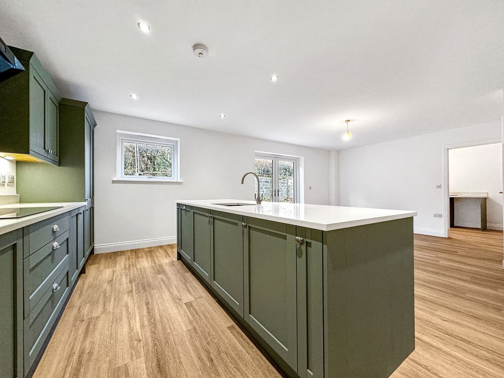 Property photo 2 of 27