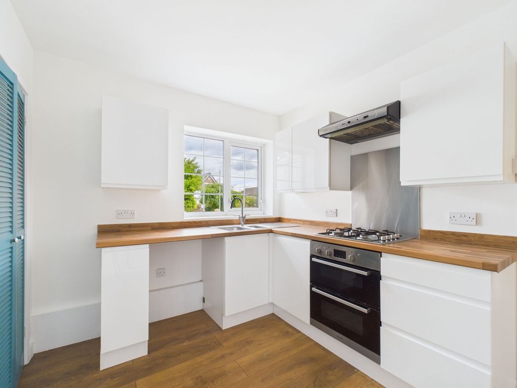 Property photo 3 of 14 Kitchen