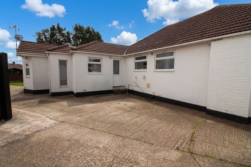 Property photo 2 of 27