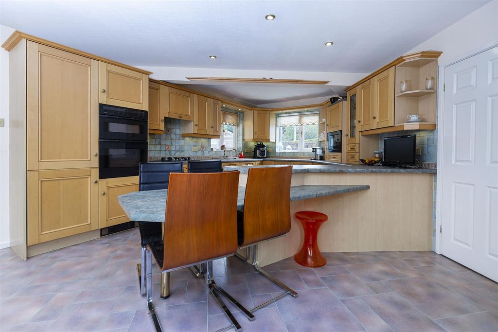 Property photo 3 of 42 Kitchen