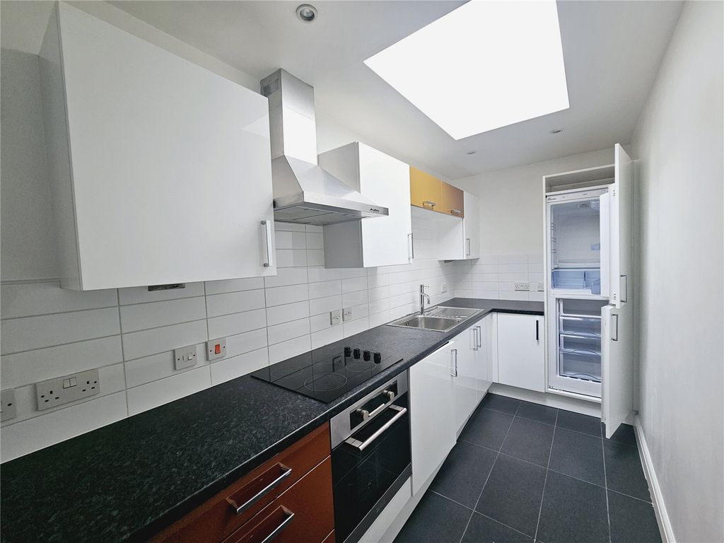 Property photo 2 of 7 Kitchen