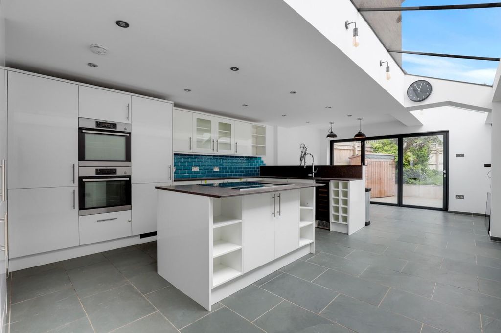 Property photo 1 of 18 03-Dd8Djhpropwpen - 5 Southey Street - 7.Jpg