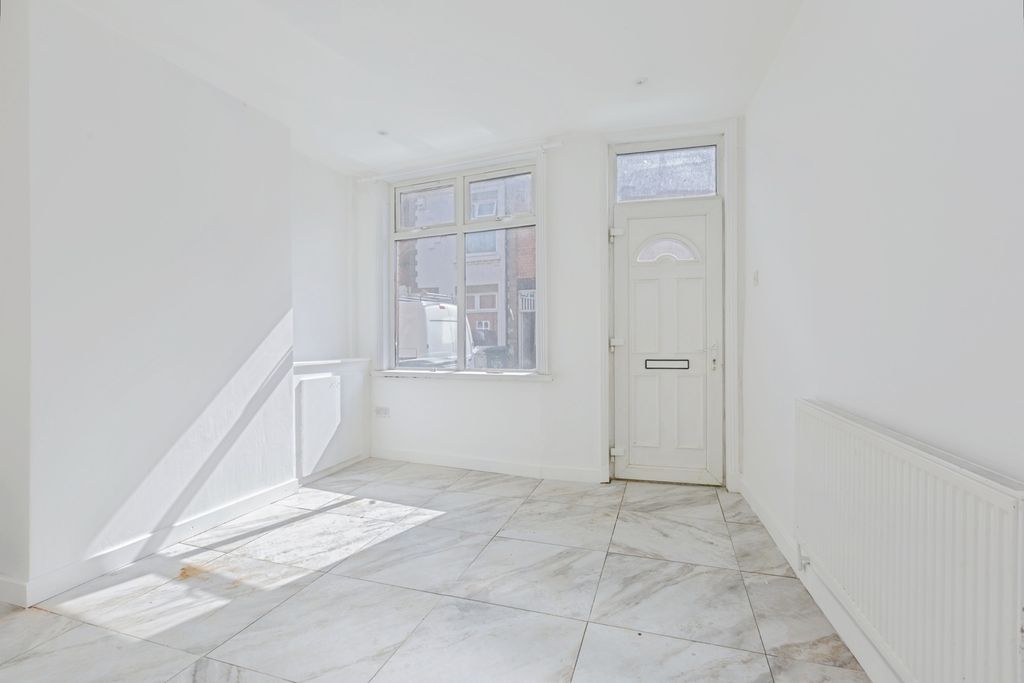 Property photo 2 of 17 Photo