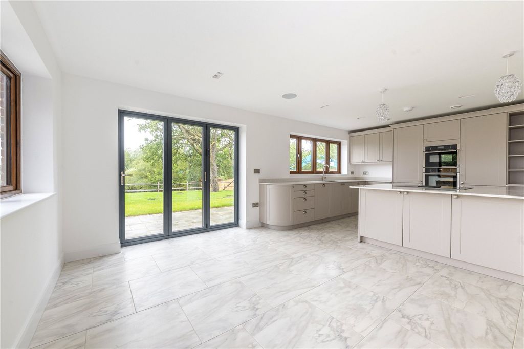 Property photo 3 of 16 Kitchen