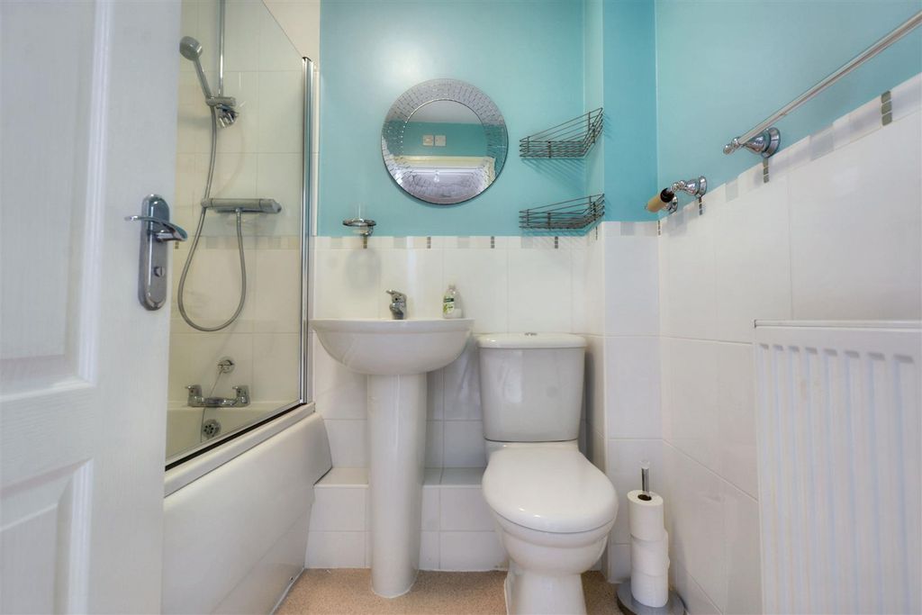 Property photo 3 of 12 11. Bathroom.Jpg