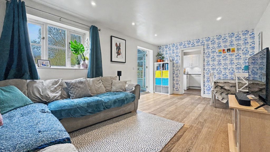 Property photo 2 of 18 5014442